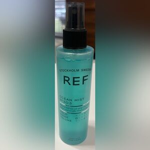 REF Stockholm Sweden Volume and Texture Spray